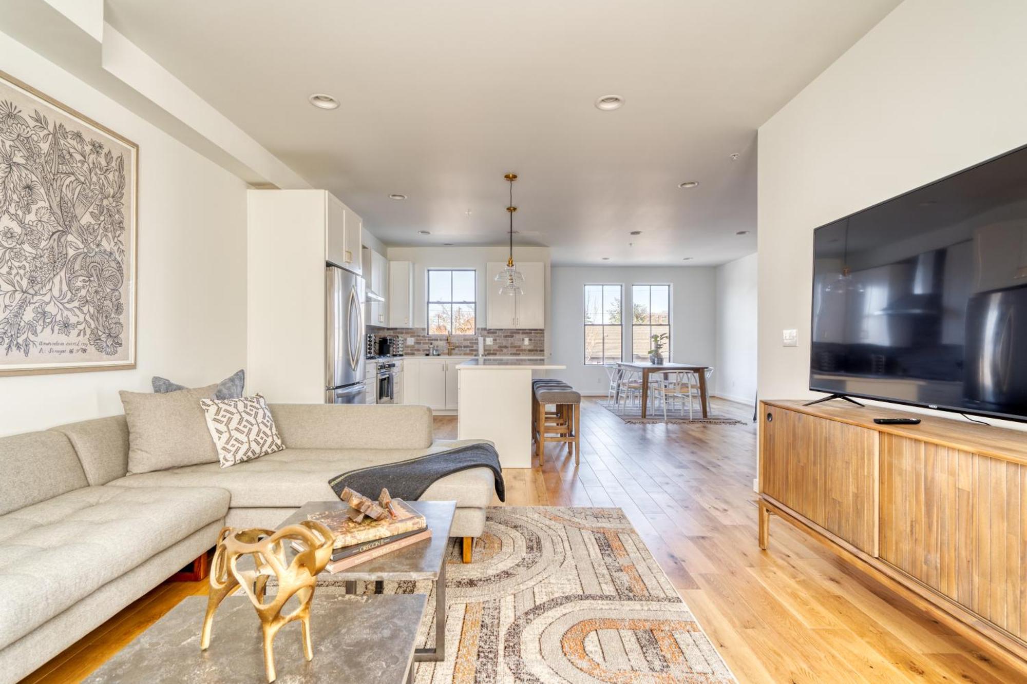 Collection - Custom North Tabor - Gym & Kitchen Holiday home
